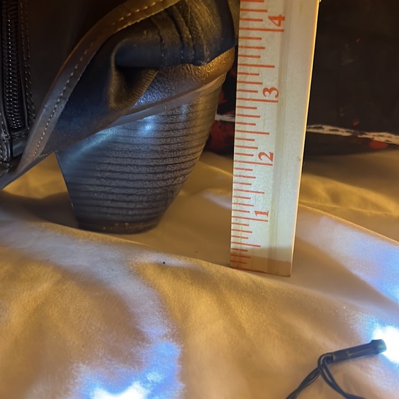 Fergalicious boots, Ledge by Fergie boots, size: 9.5 M, Color: Brown - Picture 14 of 15